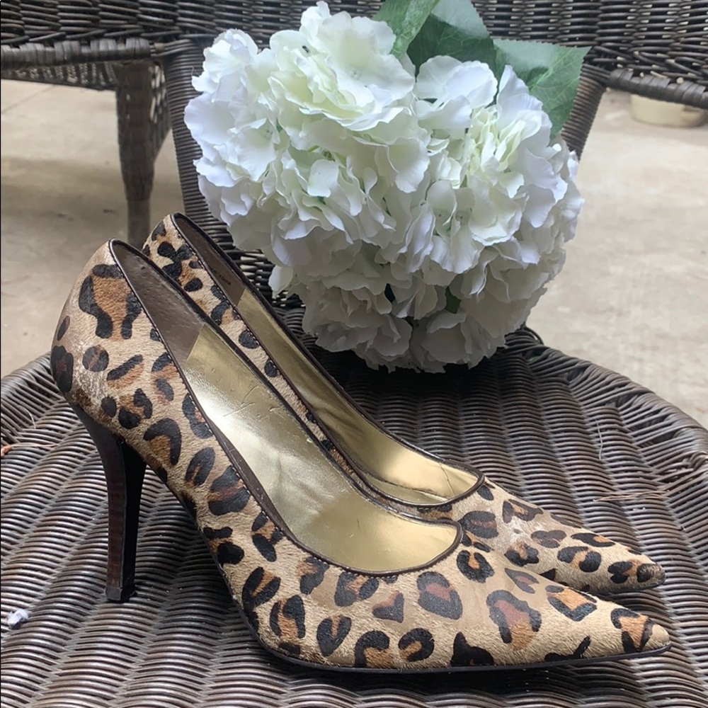 Nine West attractive animal print fur feel heels.
